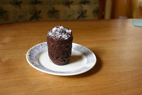 Шоколадный кекс за 5 минут в микроволновке CEd_vMYafew
